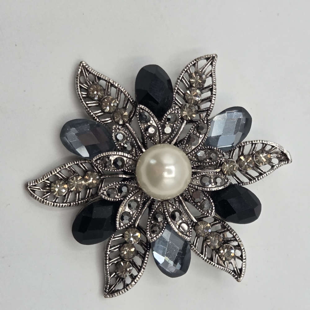 Premier Designs Silvertone Brooch Pendant